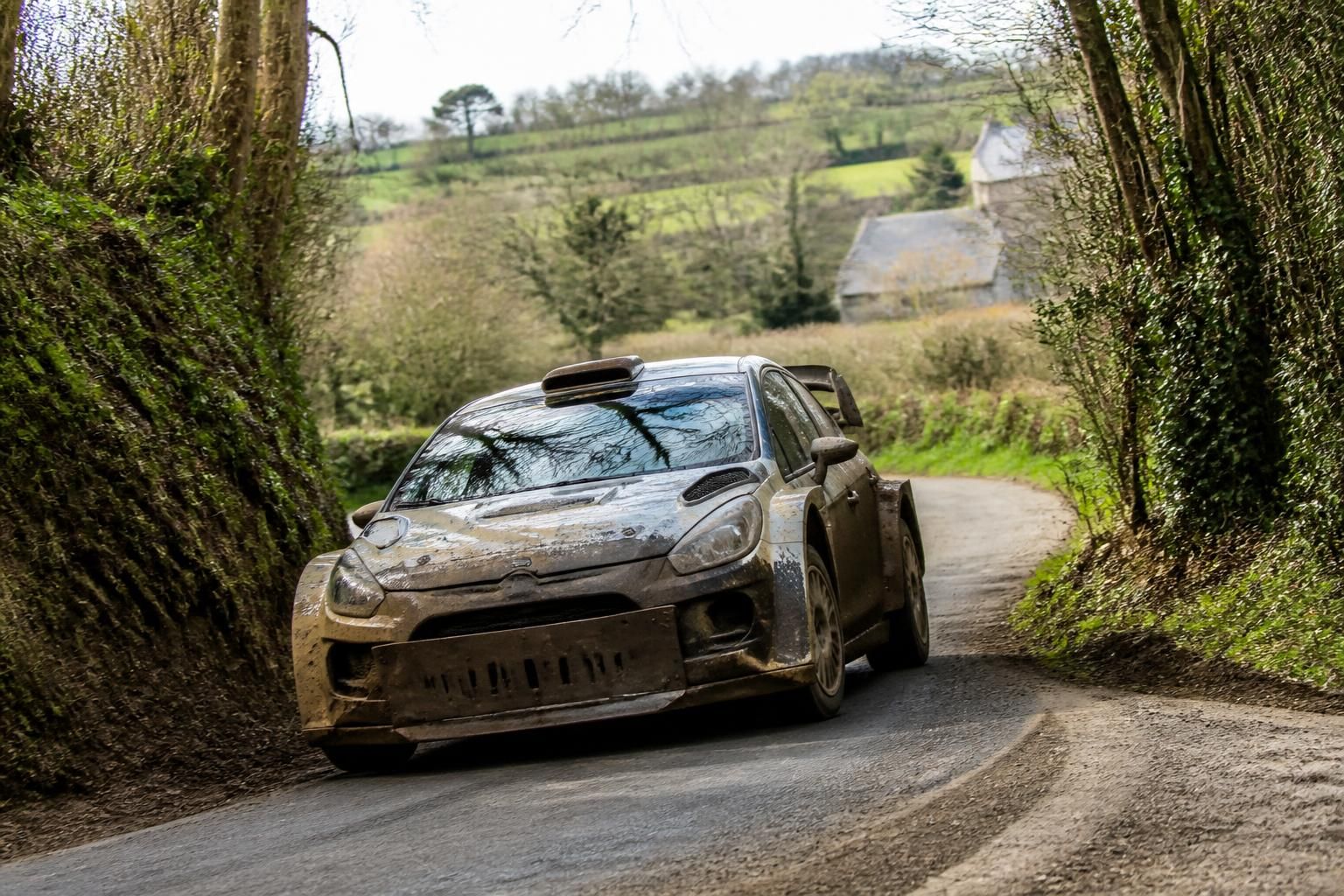 découvrez le calendrier complet et les étapes du rallye bretagne 2025, un événement incontournable du rallye automobile en bretagne. préparez-vous à vivre des moments forts et palpitants au cœur des routes bretonnes.