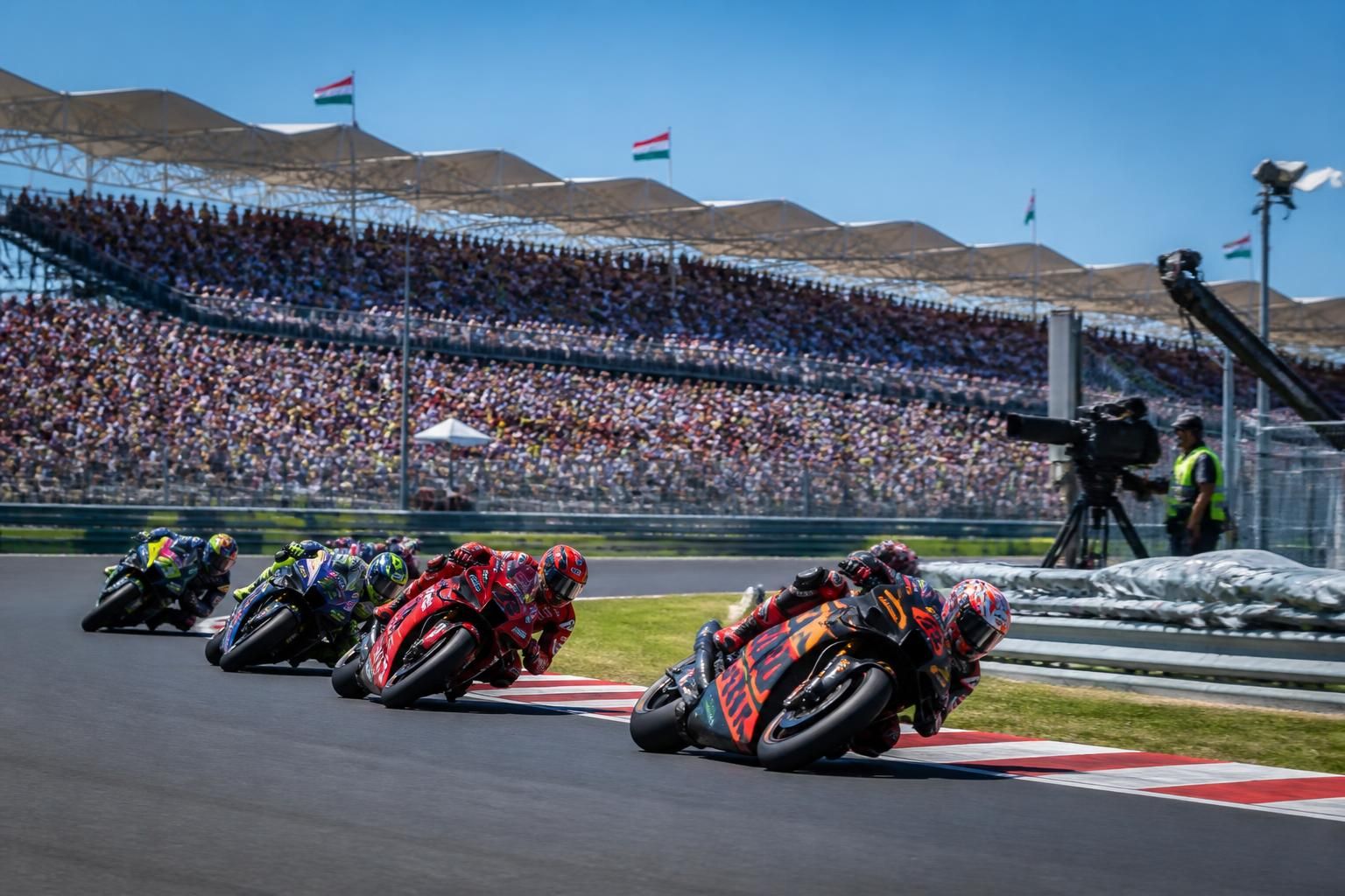 découvrez le programme complet du motogp hongrie 2025 avec les horaires détaillés et les heures de diffusion tv pour ne rien manquer de la course.